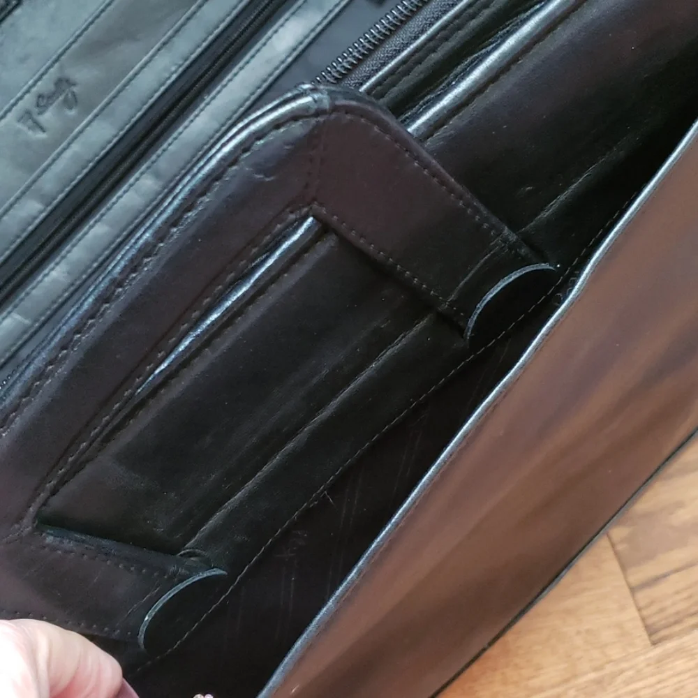 Scully leather travel zip binder, drop handles.